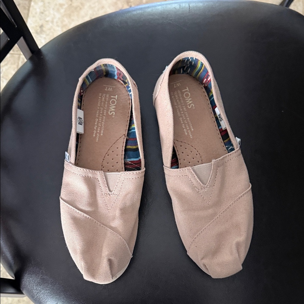 TOMS Beige Moccasins - Picture 1 of 4